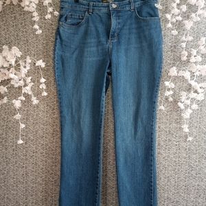 EUC 14P Lee Classic Fit Monroe Jeans